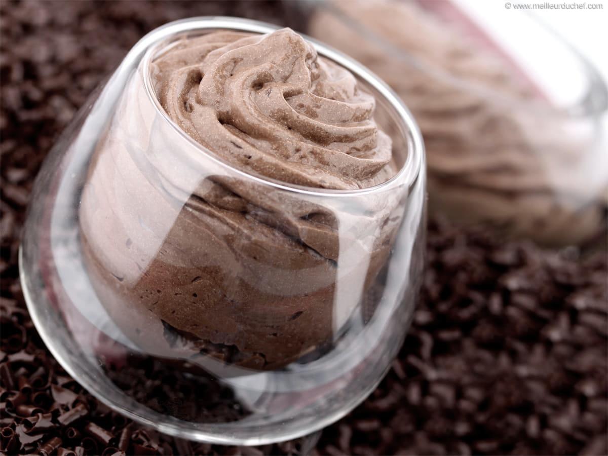 Préparez chez vous une délicieuse mousse au chocolat : Recette facile et rapide !